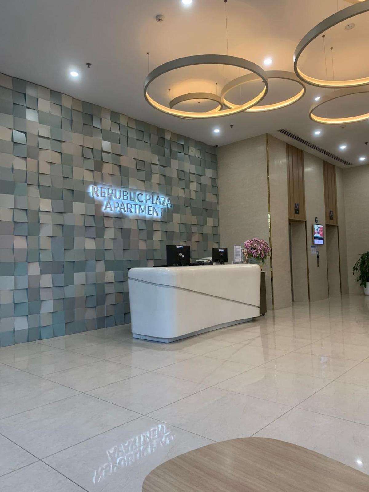 Republic Plaza Khách sạn hẻo lánh