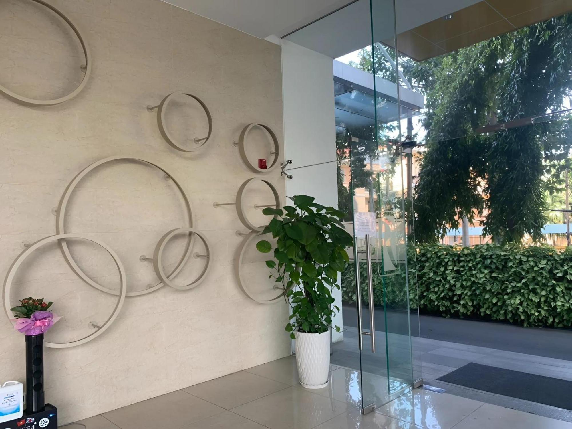 Republic Plaza Khách sạn hẻo lánh *